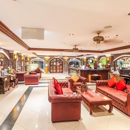 Tara Court Hotel Pattaya Buitenkant foto